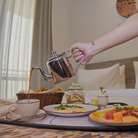 Rhythm Gurugram Hotel & Suites, Sohna Road Gurgaon Exteriör bild