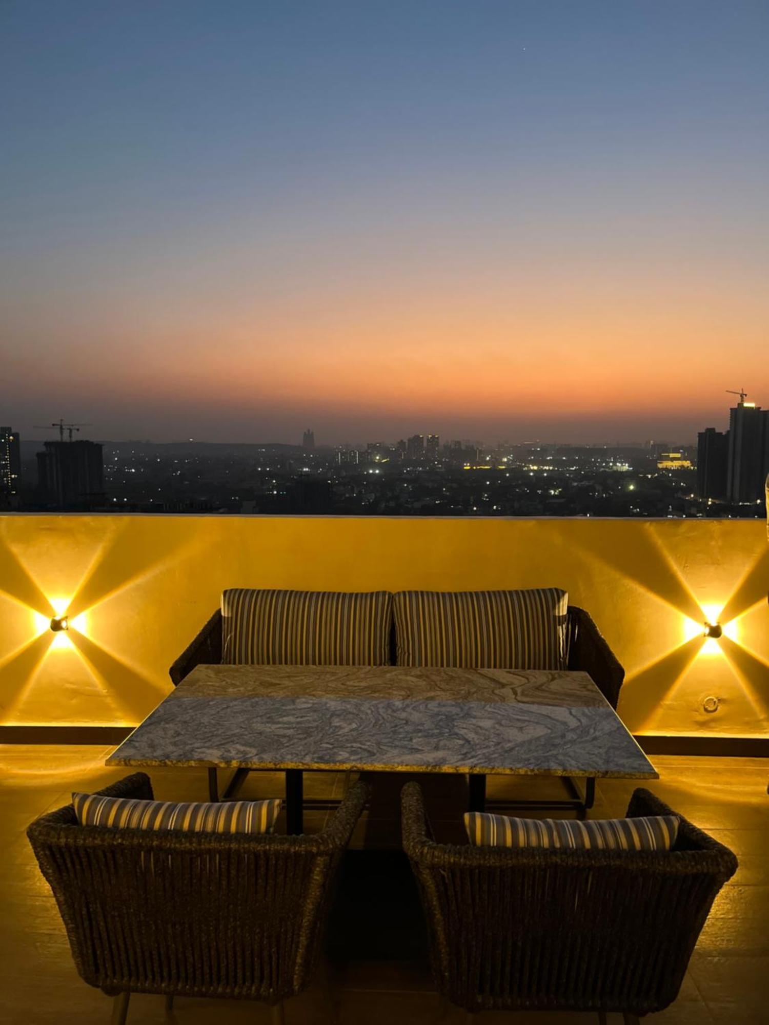 Rhythm Gurugram Hotel & Suites, Sohna Road Gurgaon Exteriör bild