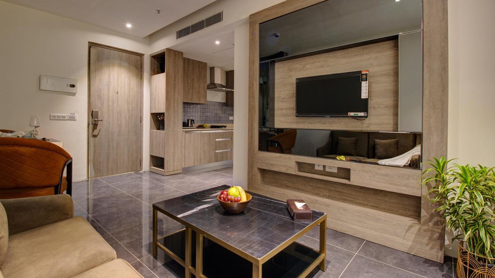Rhythm Gurugram Hotel & Suites, Sohna Road Gurgaon Exteriör bild