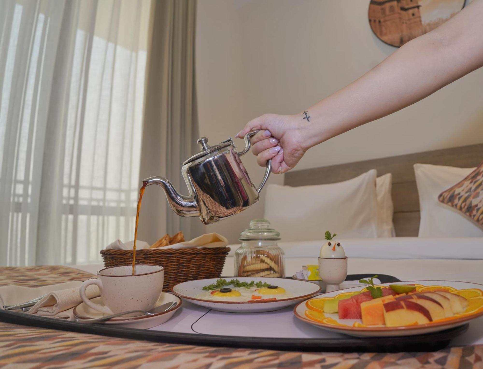 Rhythm Gurugram Hotel & Suites, Sohna Road Gurgaon Exteriör bild