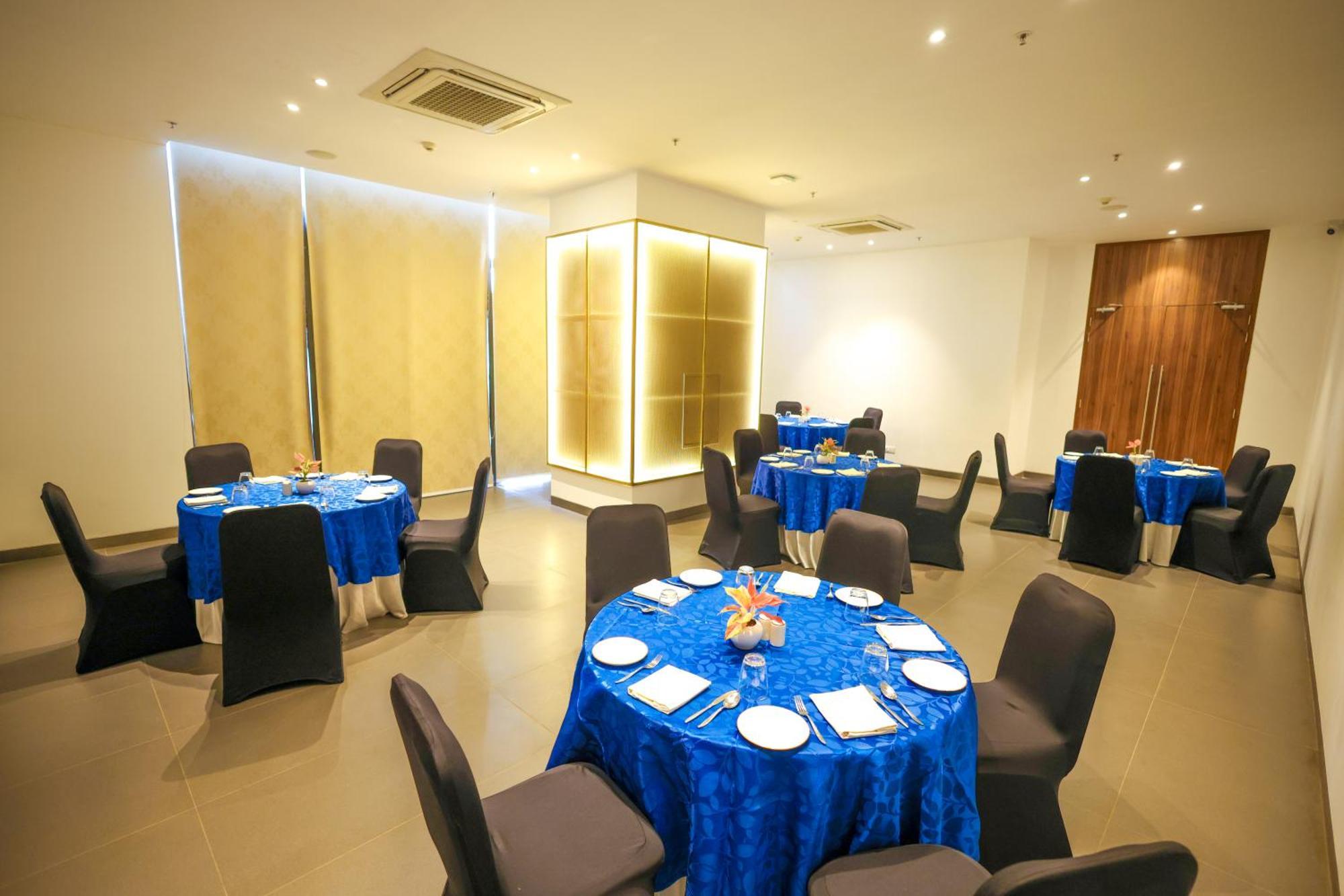 Rhythm Gurugram Hotel & Suites, Sohna Road Gurgaon Exteriör bild