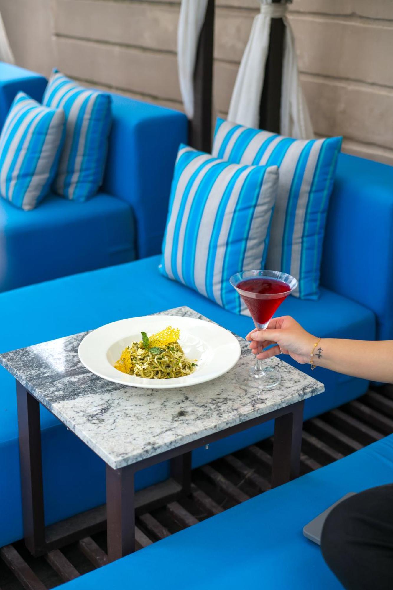 Rhythm Gurugram Hotel & Suites, Sohna Road Gurgaon Exteriör bild