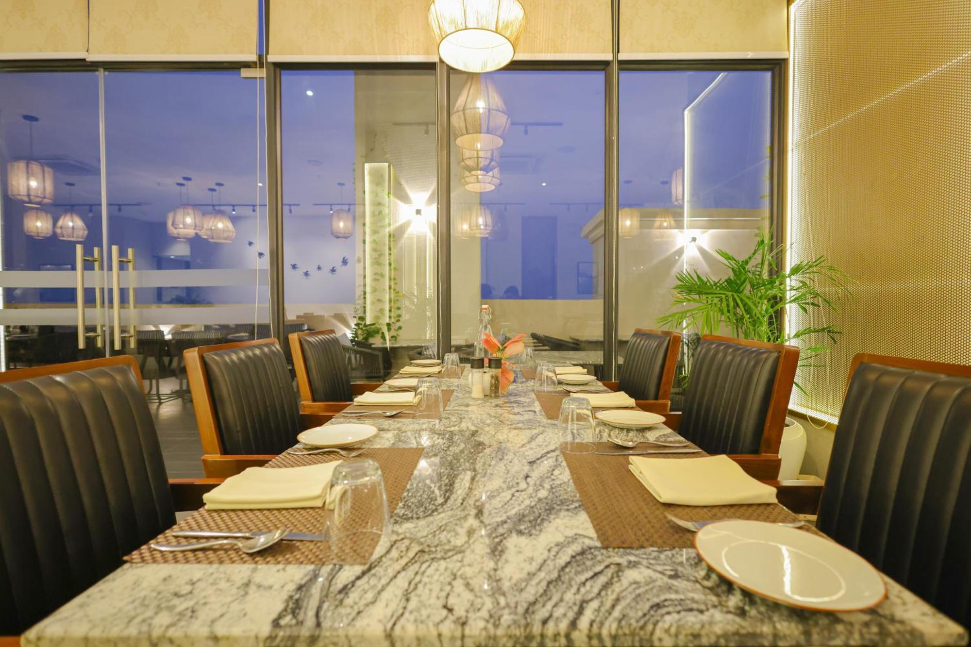 Rhythm Gurugram Hotel & Suites, Sohna Road Gurgaon Exteriör bild