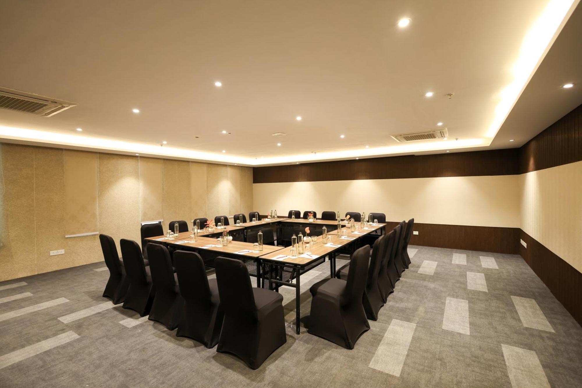 Rhythm Gurugram Hotel & Suites, Sohna Road Gurgaon Exteriör bild