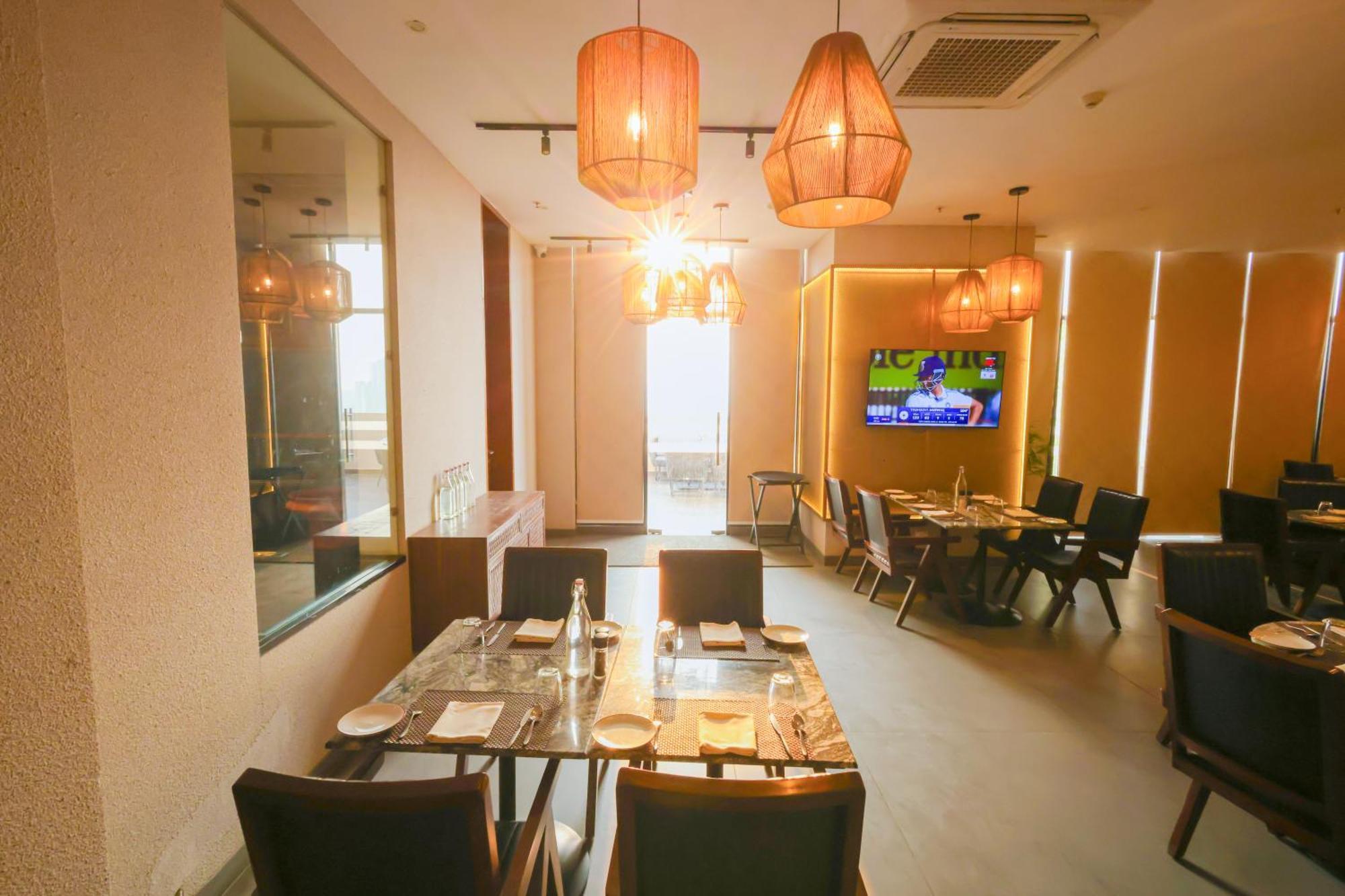 Rhythm Gurugram Hotel & Suites, Sohna Road Gurgaon Exteriör bild