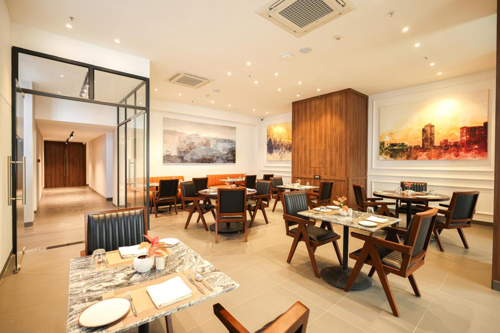 Rhythm Gurugram Hotel & Suites, Sohna Road Gurgaon Exteriör bild