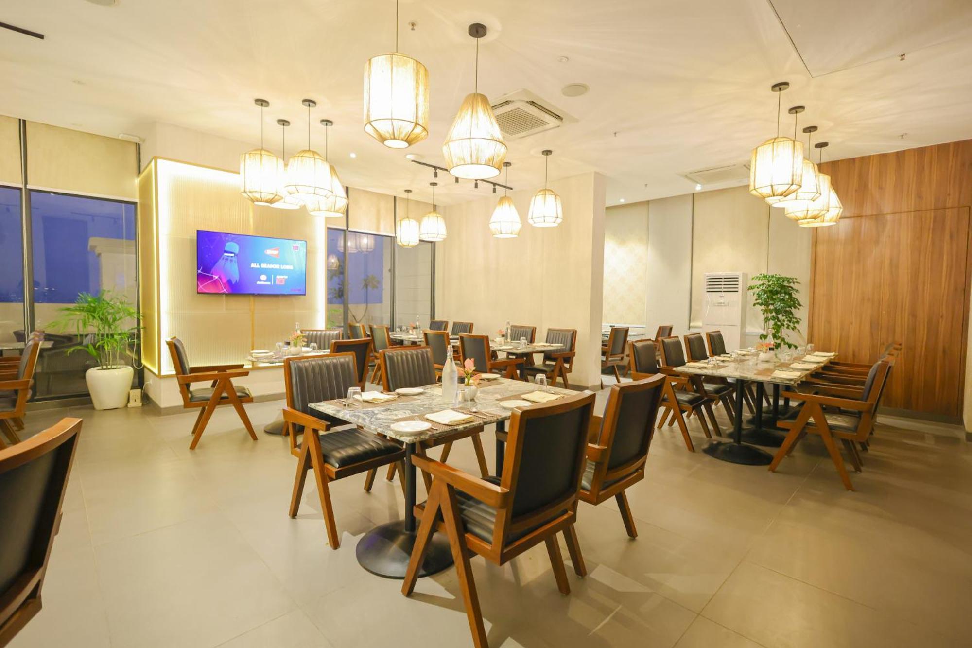 Rhythm Gurugram Hotel & Suites, Sohna Road Gurgaon Exteriör bild