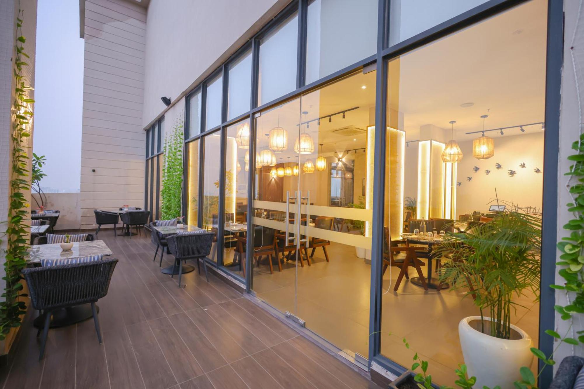 Rhythm Gurugram Hotel & Suites, Sohna Road Gurgaon Exteriör bild