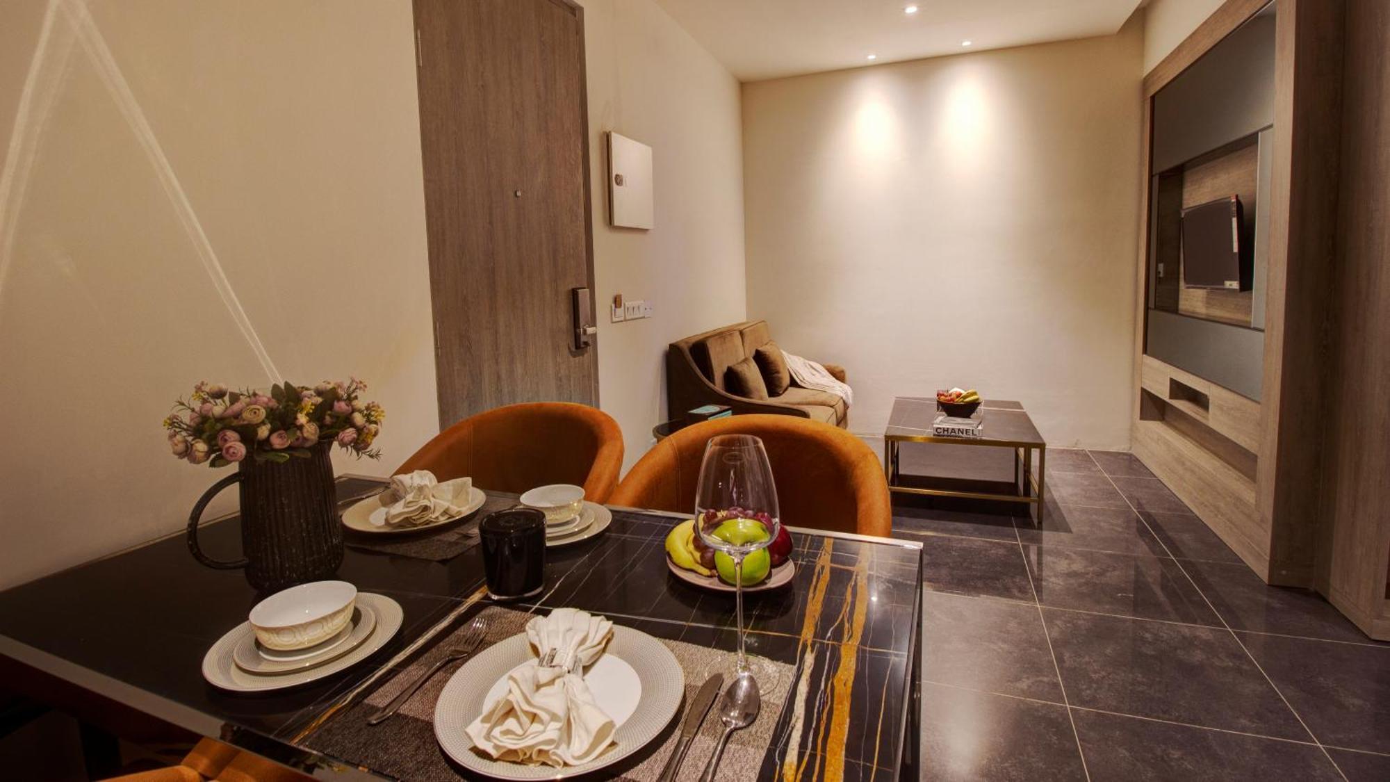 Rhythm Gurugram Hotel & Suites, Sohna Road Gurgaon Exteriör bild