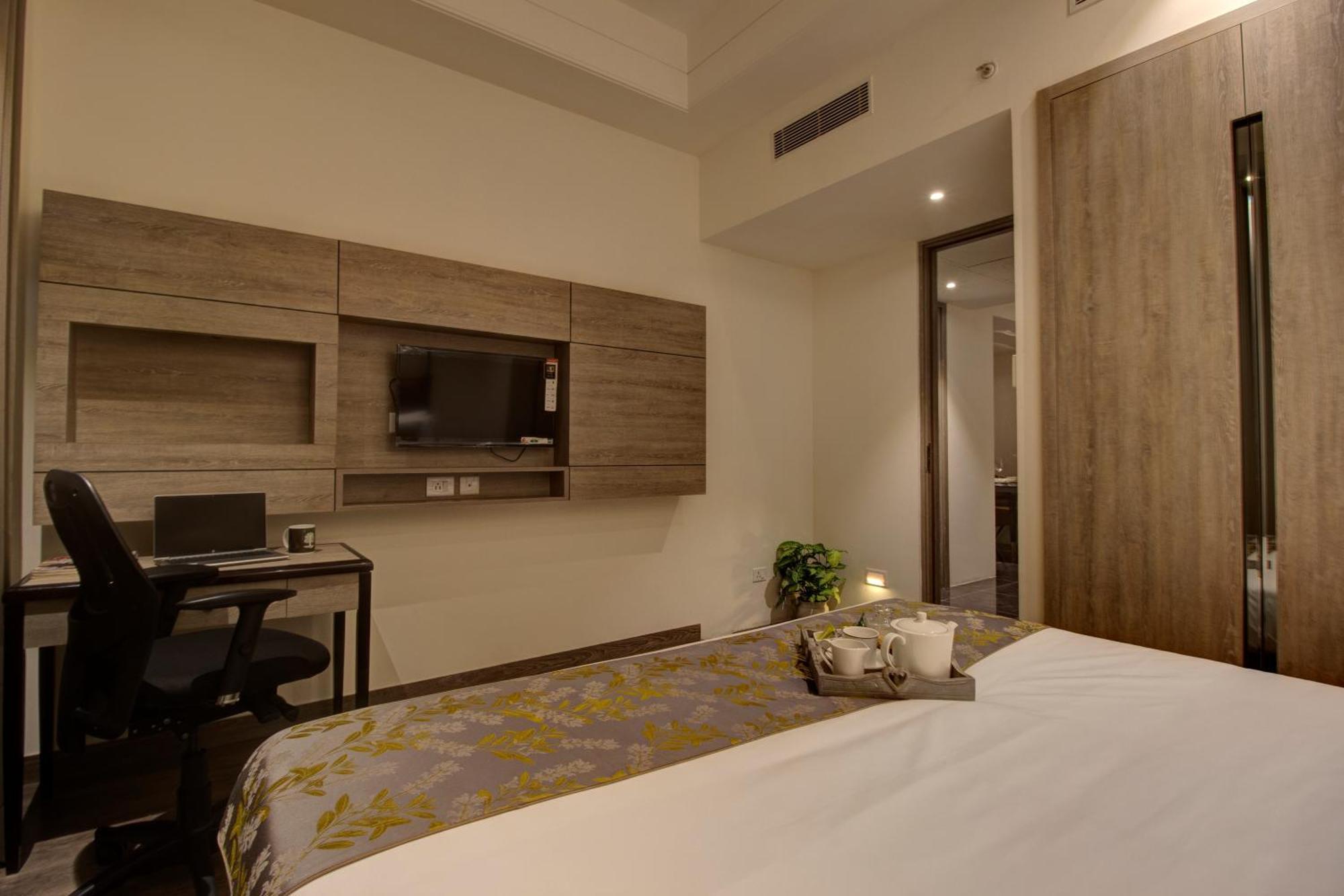 Rhythm Gurugram Hotel & Suites, Sohna Road Gurgaon Exteriör bild