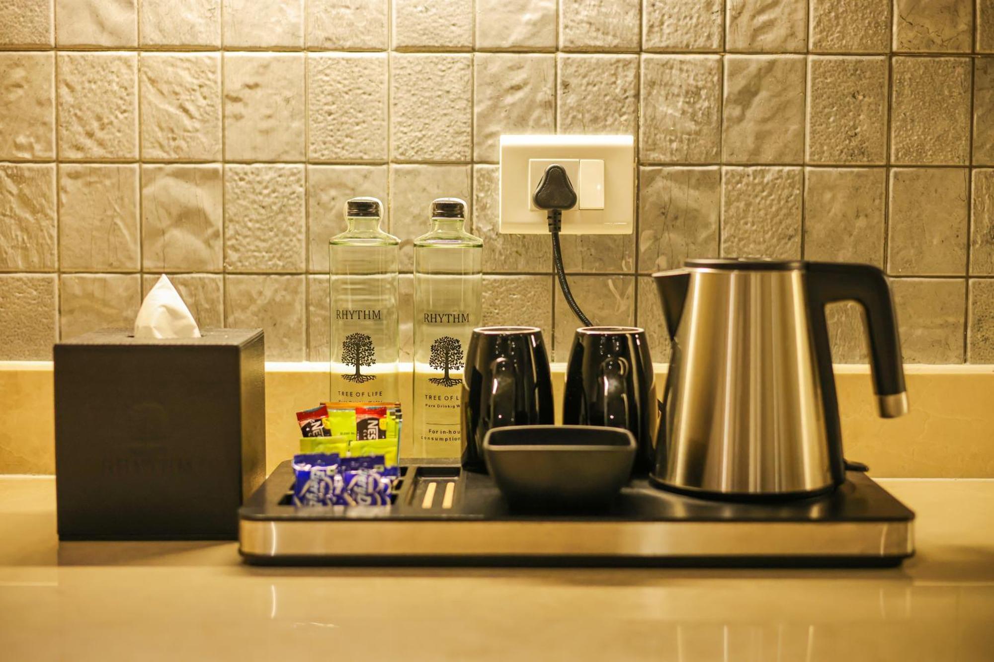 Rhythm Gurugram Hotel & Suites, Sohna Road Gurgaon Exteriör bild
