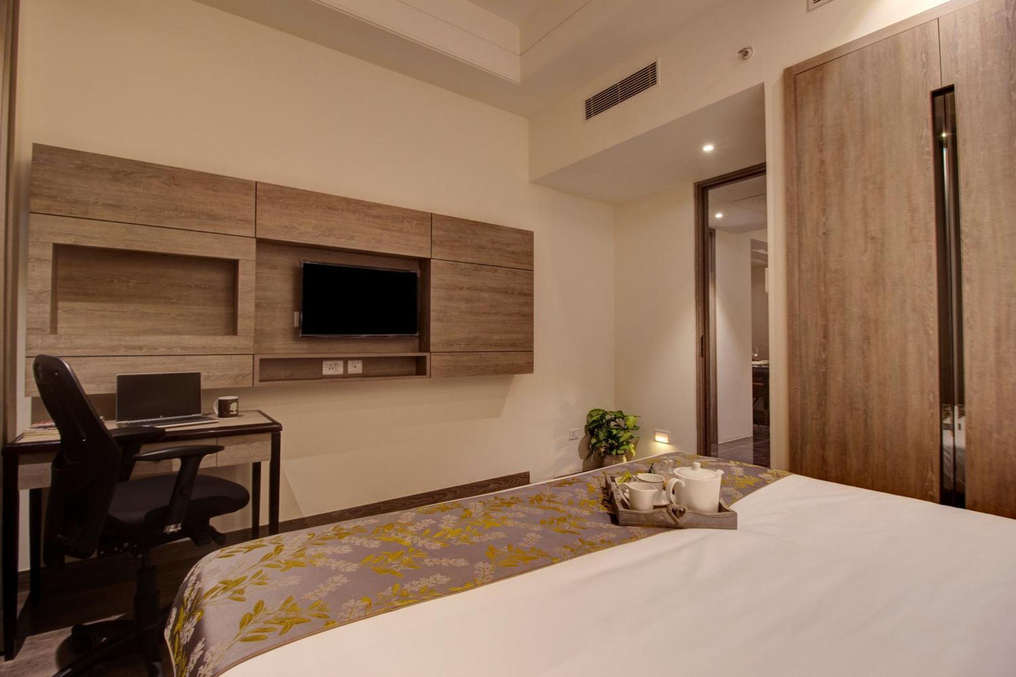 Rhythm Gurugram Hotel & Suites, Sohna Road Gurgaon Exteriör bild