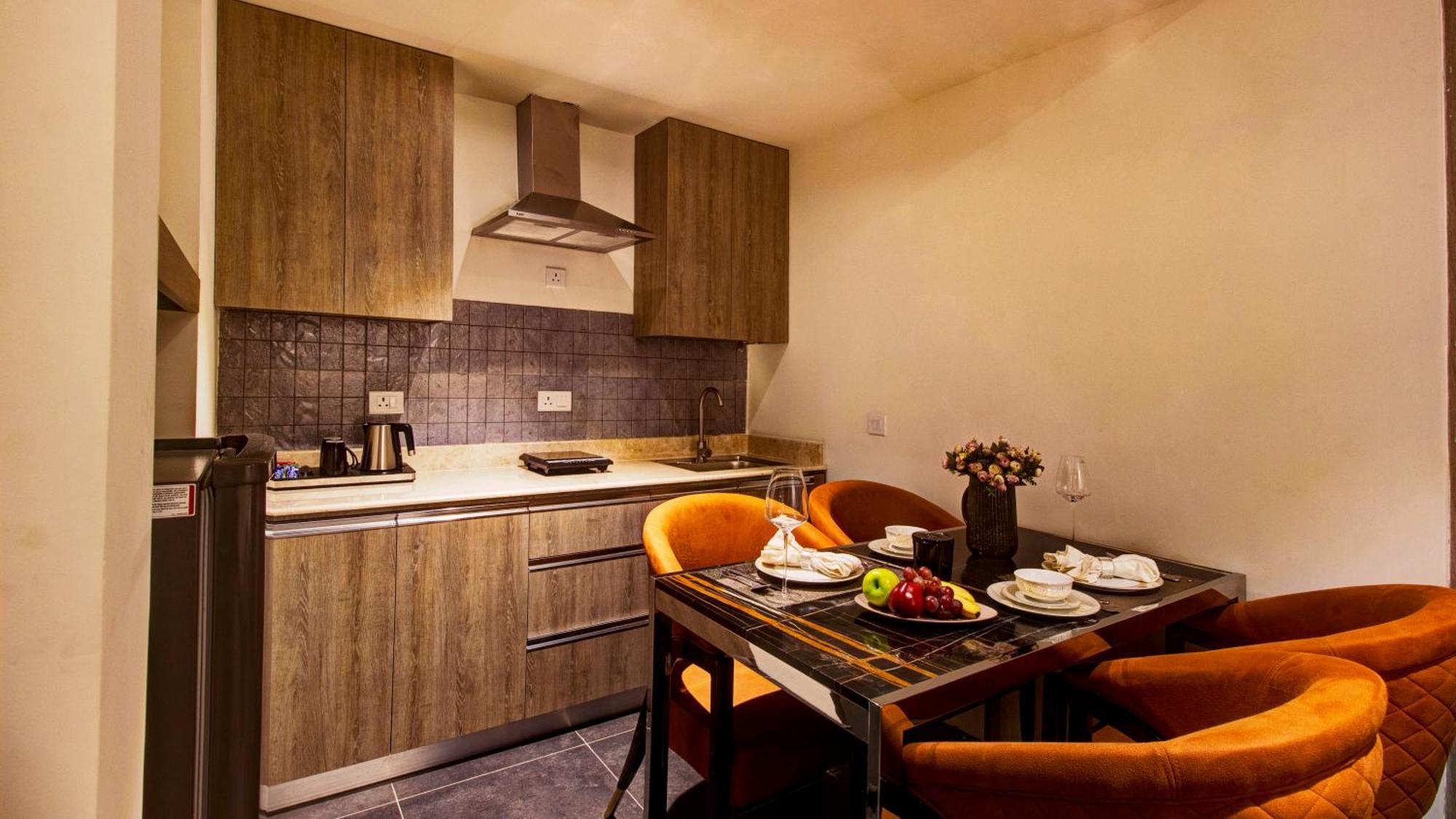Rhythm Gurugram Hotel & Suites, Sohna Road Gurgaon Exteriör bild