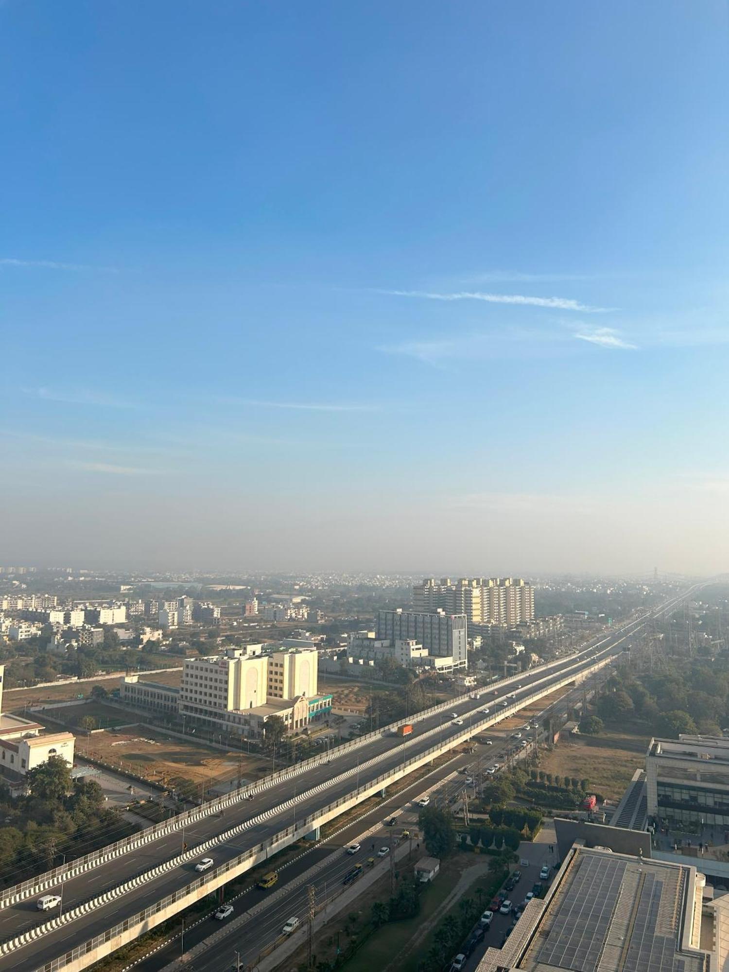 Rhythm Gurugram Hotel & Suites, Sohna Road Gurgaon Exteriör bild