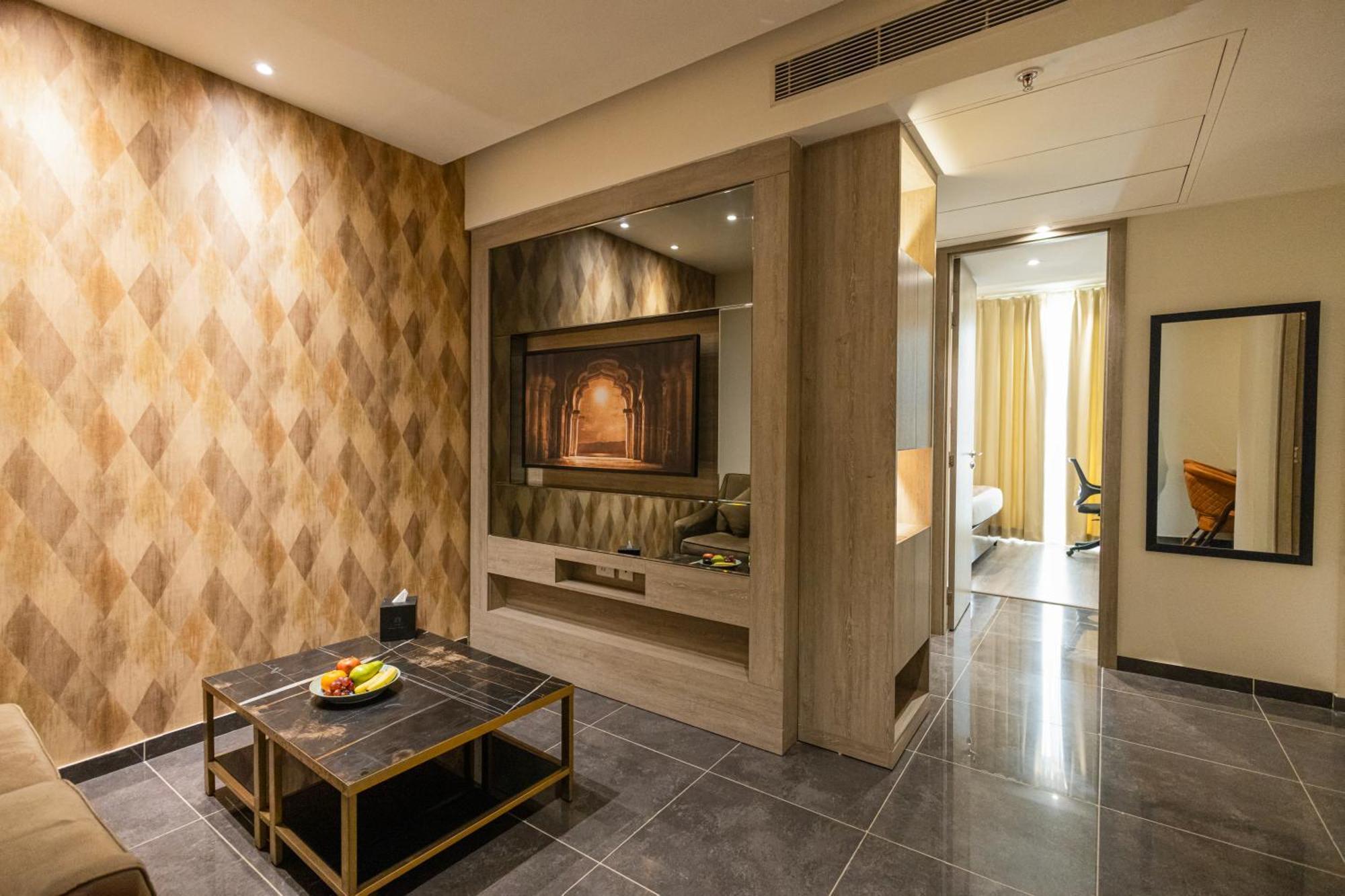 Rhythm Gurugram Hotel & Suites, Sohna Road Gurgaon Exteriör bild