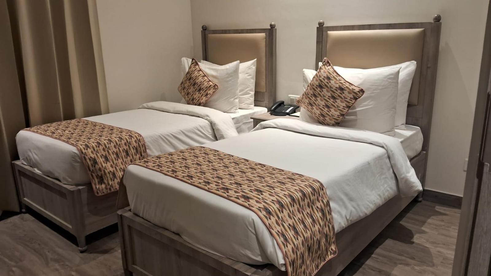 Rhythm Gurugram Hotel & Suites, Sohna Road Gurgaon Exteriör bild
