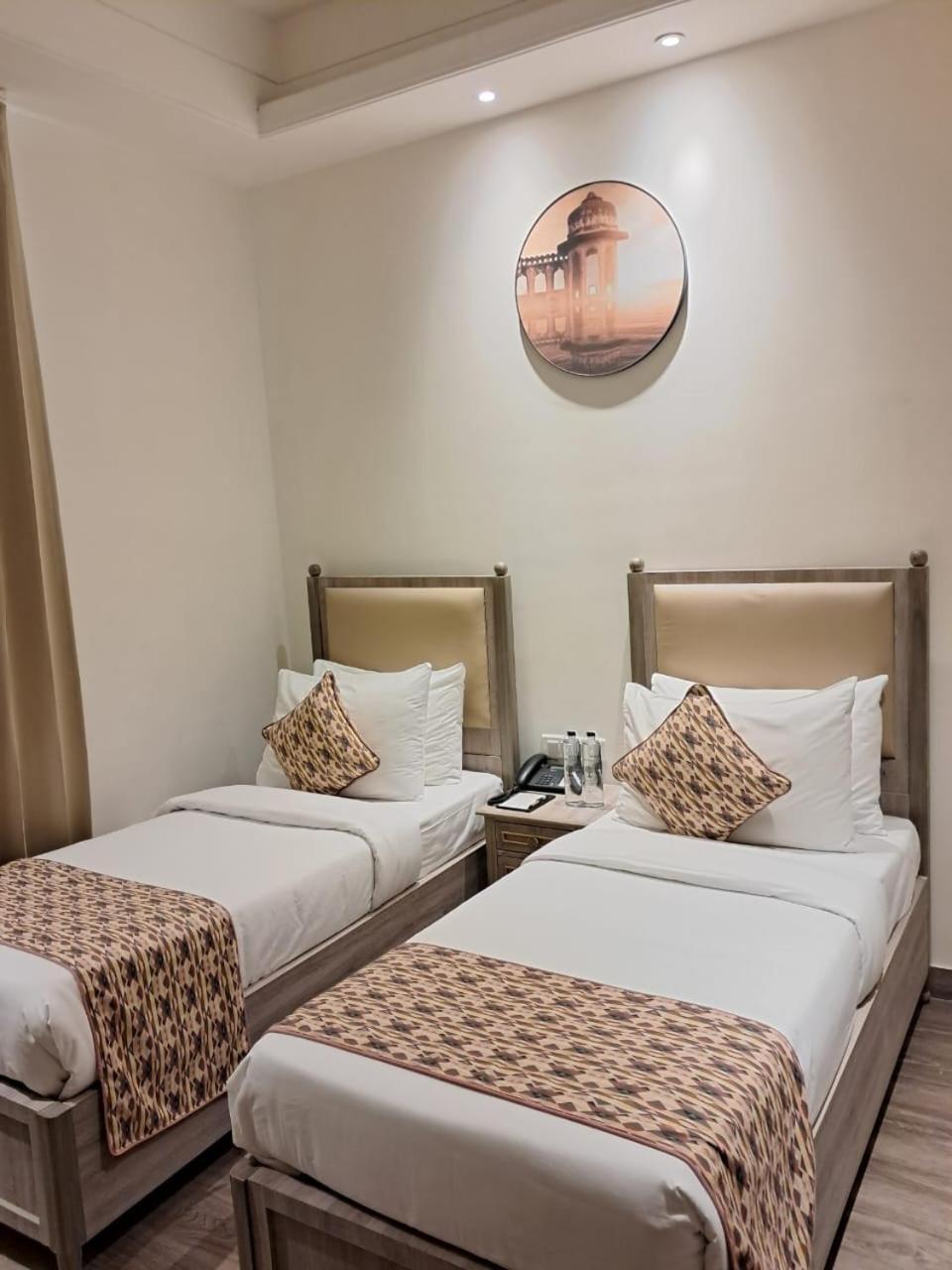 Rhythm Gurugram Hotel & Suites, Sohna Road Gurgaon Exteriör bild